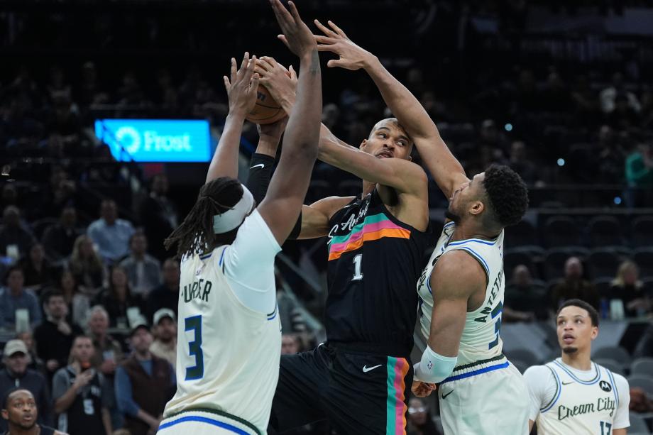 完美世界电竞平台-文班5记三分砍22+10字母哥21分 马刺送雄鹿3连败